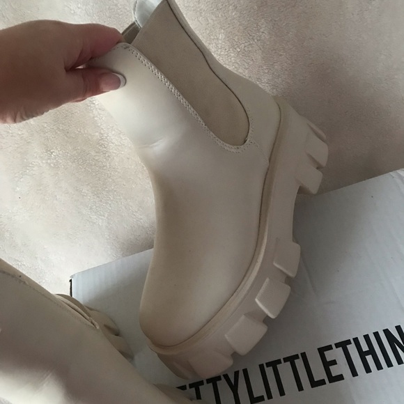 PrettyLittleThing Chunky Sold Boots Size 6 (Sold Out) - Picture 5 of 5